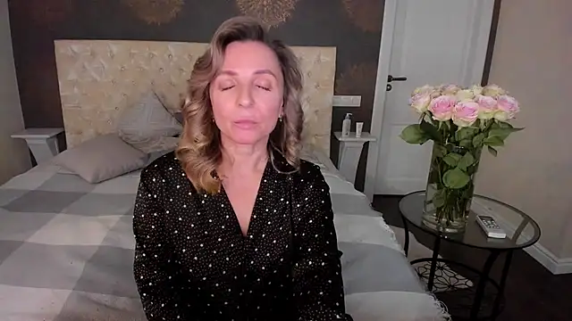 Snapshot of AllisonWilliams chatting on October 2025 05:54:02 PM AllisonWilliams online show from October 2025 05:54:02 PM