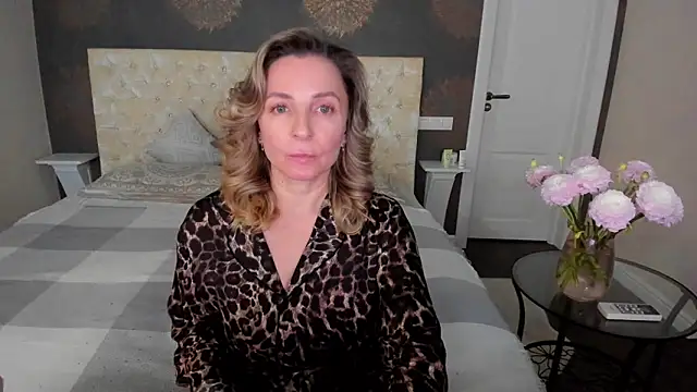 Snapshot of AllisonWilliams chatting on November 2025 04:40:02 PM AllisonWilliams online show from November 2025 04:40:02 PM