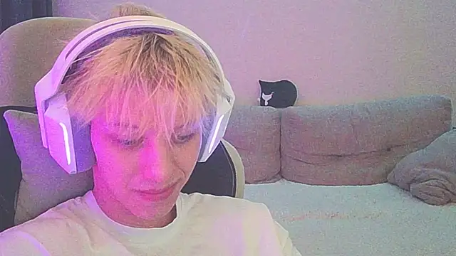 Ostin meow online show from December 2024 04:43:01 PM