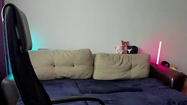 Ostin meow online show from March 2026 04:07:02 AM