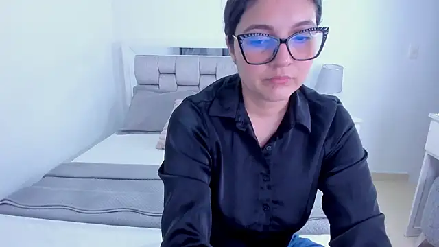 Camilaa bueno online show from May 2026 11:57:02 PM