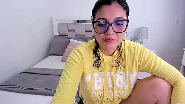 Camilaa bueno online show from May 2026 11:53:02 PM
