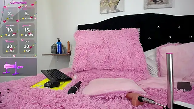 Snapshot of Miah_hilton2 chatting on December 2024 09:45:01 PM Miah hilton2 online show from December 2024 09:45:01 PM