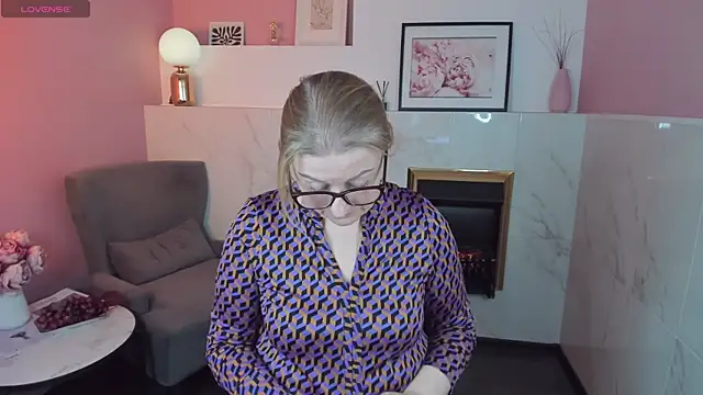 AlexandraKind online show from February 2025 09:20:02 AM