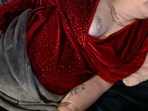 Snapshot of housewife_shantie chatting on February 2025 03:52:02 AM housewife shantie online show from February 2025 03:52:02 AM