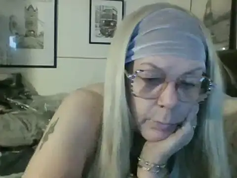 Snapshot of housewife_shantie chatting on March 2025 08:08:01 AM housewife shantie online show from March 2025 08:08:01 AM