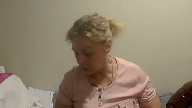 Snapshot of housewife_shantie chatting on October 2025 08:23:02 AM housewife shantie online show from October 2025 08:23:02 AM