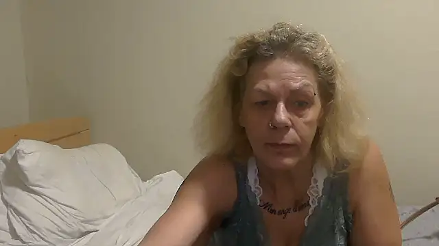 Snapshot of housewife_shantie chatting on October 2025 07:37:01 PM housewife shantie online show from October 2025 07:37:01 PM