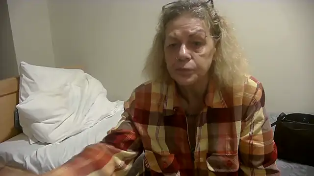 Snapshot of housewife_shantie chatting on October 2025 08:57:02 AM housewife shantie online show from October 2025 08:57:02 AM