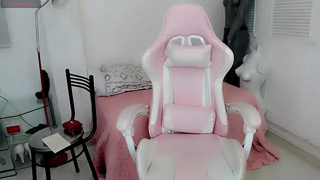 elly willis online show from January 2025 04:43:01 AM