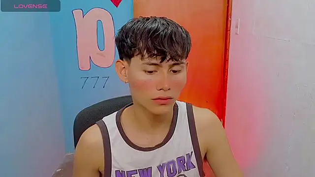 Snapshot of tanjiro_cute chatting on May 2026 04:52:01 AM tanjiro cute online show from May 2026 04:52:01 AM