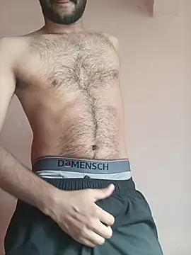 Vignesh3246 online show from February 2026 04:09:01 AM