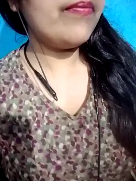 Love-Veronica online show from May 2026 02:00:01 PM