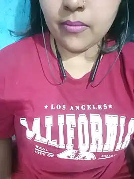 Love-Veronica online show from May 2026 06:25:01 PM