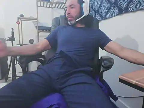 Aleja-DogMale online show from April 2026 07:42:01 PM