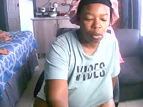 curvyloneah75 online show from December 2024 06:28:01 AM