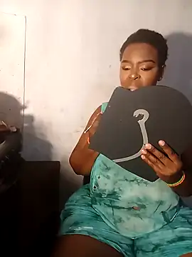 curvyloneah75 online show from March 2025 02:44:02 PM