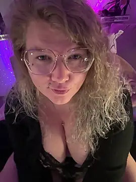 CurvyAnonymousGirl89 online show from March 2026 08:15:02 PM