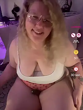 Snapshot of CurvyAnonymousGirl89 chatting on May 2026 07:42:02 PM CurvyAnonymousGirl89 online show from May 2026 07:42:02 PM
