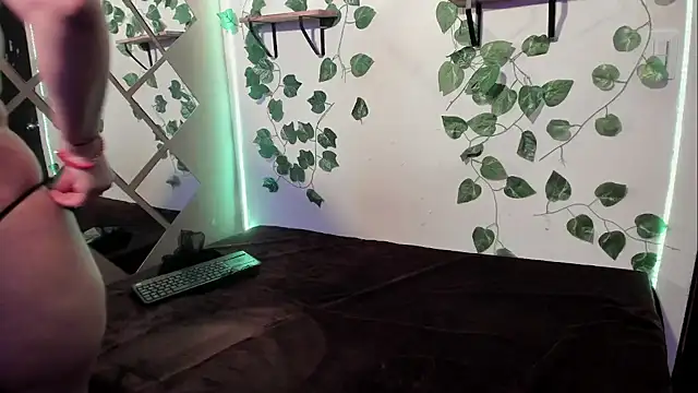 Snapshot of Megan_sophia2 chatting on January 2025 01:42:02 PM Megan sophia2 online show from January 2025 01:42:02 PM