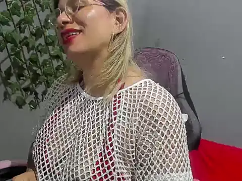 sexy bigboooty online show from December 2024 07:05:02 AM