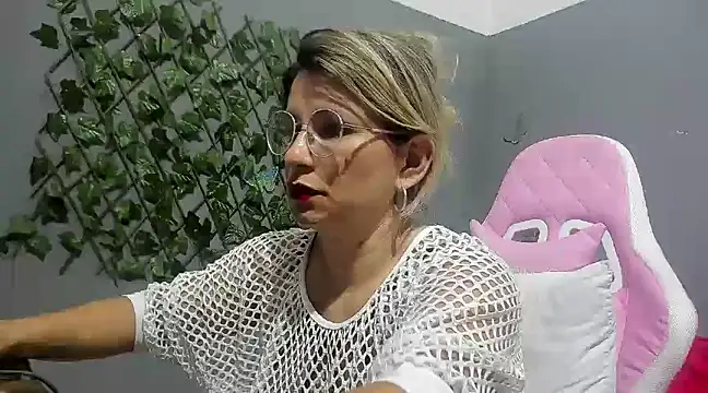 sexy bigboooty online show from December 2024 10:03:02 PM