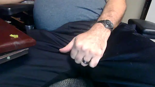 Snapshot of thickdaddy59 chatting on December 2024 01:40:02 AM thickdaddy59 online show from December 2024 01:40:02 AM