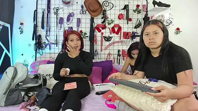 Snapshot of thedream_girls chatting on June 2026 01:02:01 PM thedream girls online show from June 2026 01:02:01 PM