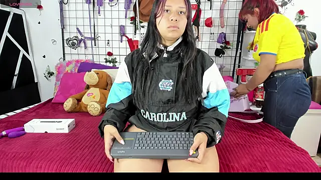 Snapshot of thedream_girls chatting on June 2026 01:31:02 PM thedream girls online show from June 2026 01:31:02 PM