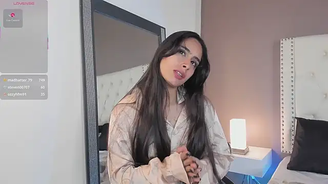 Julia Martinez  online show from April 2026 05:52:01 PM