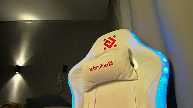 Kleo Godde online show from November 2025 04:35:01 AM