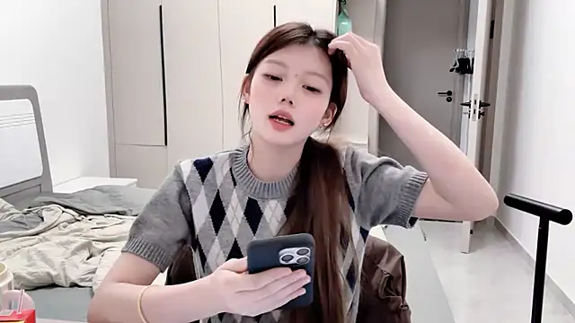 yangyang-1115 online show from September 2025 04:08:01 PM