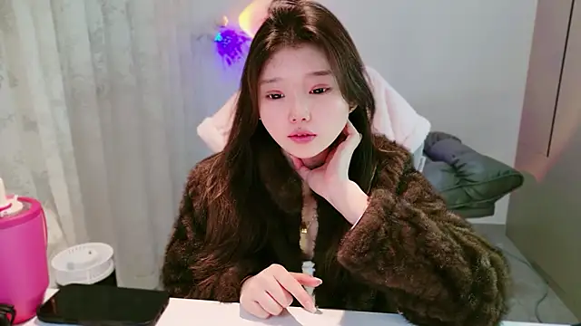 yangyang-1115 online show from December 2025 05:01:01 AM