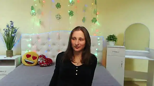MichelLeee online show from March 2025 12:17:01 PM