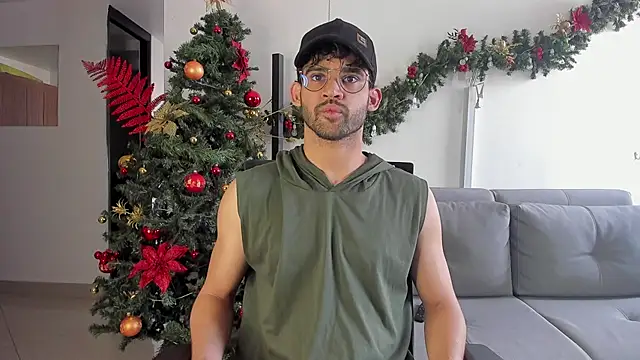 andrewChris  online show from December 2024 06:13:01 PM