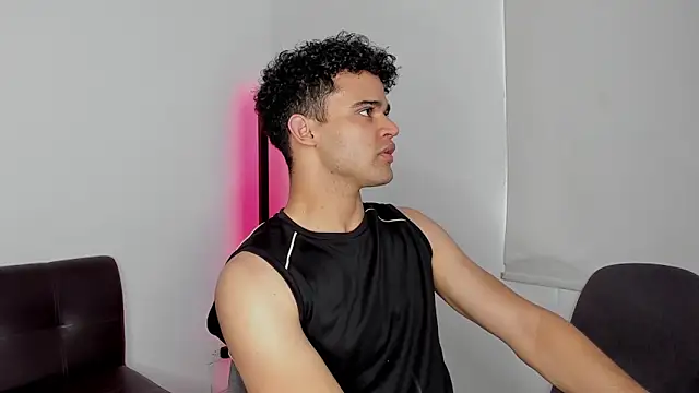 andrewChris  online show from September 2025 08:24:01 PM