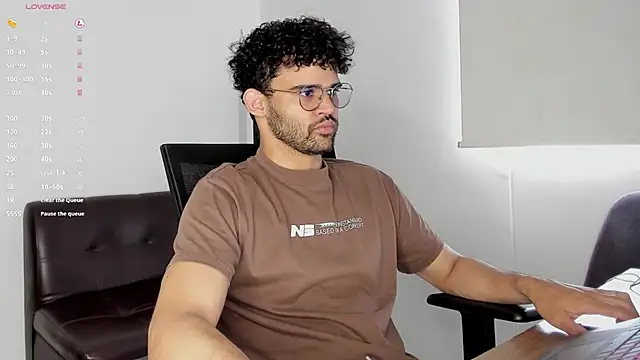 andrewChris  online show from October 2025 06:34:01 PM