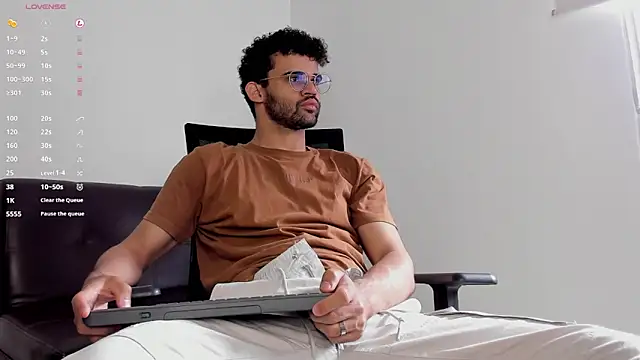 andrewChris  online show from October 2025 02:31:01 PM