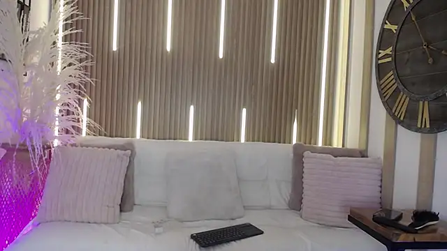 Aniie Doll online show from November 2025 08:31:01 PM