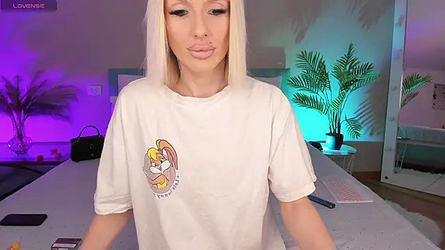 Lana kitty   online show from May 2026 09:32:02 PM