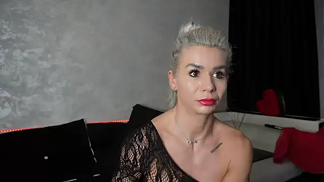 Snapshot of SquirtyFit_Devil chatting on January 2025 01:20:01 AM SquirtyFit Devil online show from January 2025 01:20:01 AM