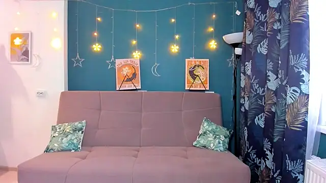 Snapshot of Xloe_Queen chatting on December 2024 07:25:02 AM Xloe Queen online show from December 2024 07:25:02 AM