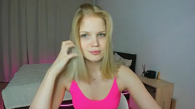 Snapshot of Xloe_Queen chatting on January 2026 07:34:01 PM Xloe Queen online show from January 2026 07:34:01 PM