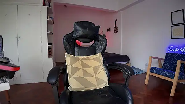 Den BlueXx online show from October 2025 09:03:02 PM