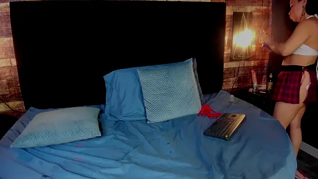 Snapshot of bella_gibson chatting on February 2025 02:37:01 PM bella gibson online show from February 2025 02:37:01 PM