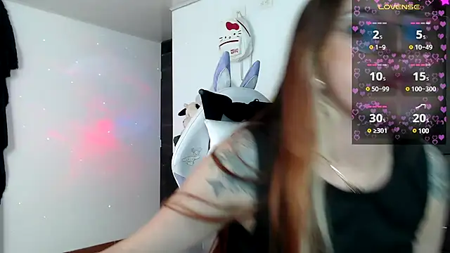 Snapshot of SarahXRusso chatting on December 2024 06:56:02 AM SarahXRusso online show from December 2024 06:56:02 AM