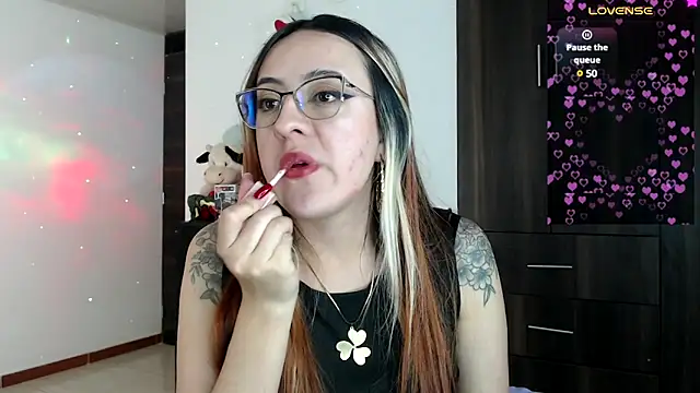 Snapshot of SarahXRusso chatting on December 2024 04:40:01 AM SarahXRusso online show from December 2024 04:40:01 AM