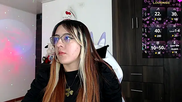 Snapshot of SarahXRusso chatting on December 2024 03:04:02 AM SarahXRusso online show from December 2024 03:04:02 AM