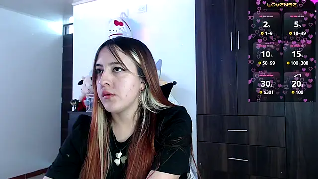 Snapshot of SarahXRusso chatting on December 2024 02:49:02 PM SarahXRusso online show from December 2024 02:49:02 PM