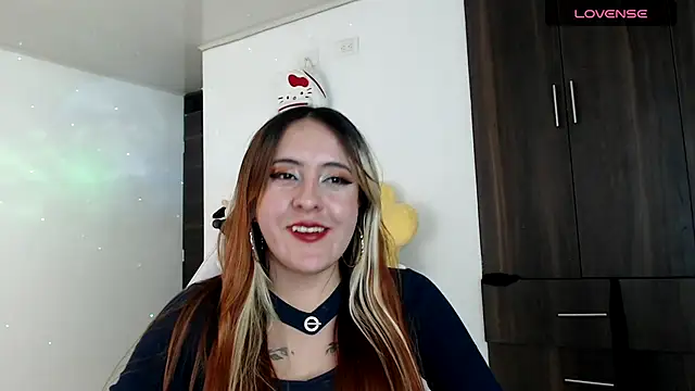 Snapshot of SarahXRusso chatting on December 2024 04:01:02 AM SarahXRusso online show from December 2024 04:01:02 AM